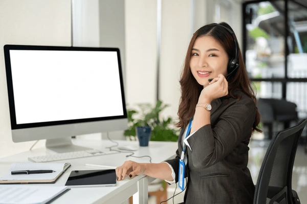 dr grow care customer support lady ready to assist our customers